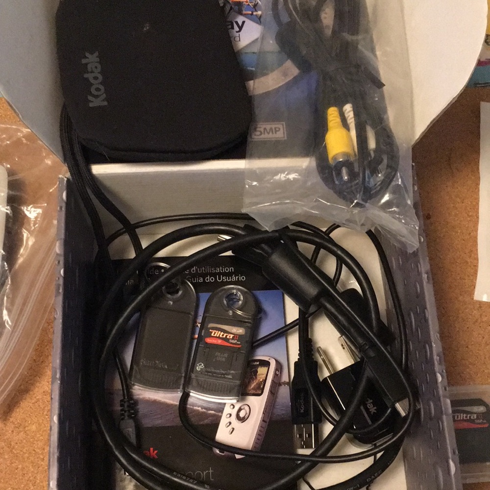 Kodak PlaySport Zx3 Video Camera new in box. HD 1080p. Waterproof to 3 meters. - Picture 5 of 8